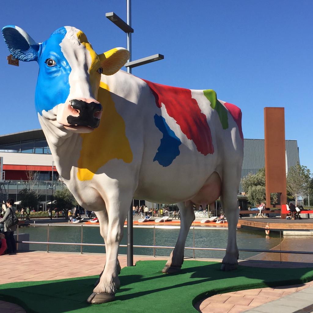lmqlp_blog's tweet photo. Viendo a las súper vacas #VacasEbocaPV de @EbocaVending. Están a tope, pena que nadie me pudiera hacer la foto http://t.co/lYZPkSFR4V