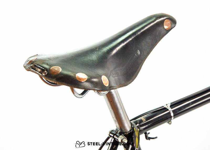 Steel_Vintage's tweet photo. A perfect bicycle to tackle your daily route with style. For true gentlemen! @brooksengland http://t.co/u5tSo241Yr http://t.co/wnpyB6KpGW