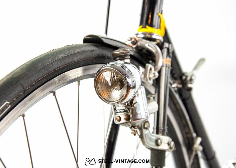 Steel_Vintage's tweet photo. A perfect bicycle to tackle your daily route with style. For true gentlemen! @brooksengland http://t.co/u5tSo241Yr http://t.co/wnpyB6KpGW