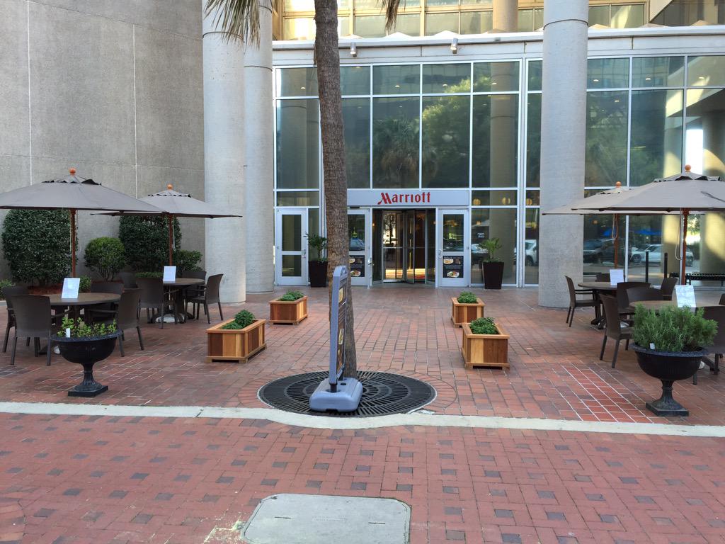 MarriottColaSC's tweet image. It's time for lunch! Come out and enjoy our new outside patio dining!! #OpenForService