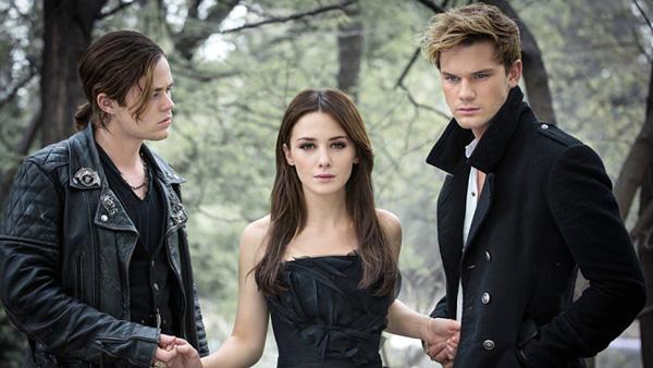 BooksNerd14's tweet photo. Can't wait for Comic Con this year!!!! #FallenMovie 😲😁😆😍😝 http://t.co/5K6qcgN4QP