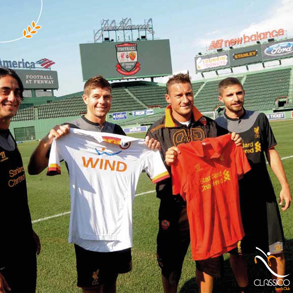 ClassicoLebanon's tweet photo. Too much #Loyalty in one picture!
#Gerrard #Totti #Liverpool #ASRoma #Soccer #ClassicoLebanon #Beirut #Lebanon http://t.co/y0oRHIGWpT
