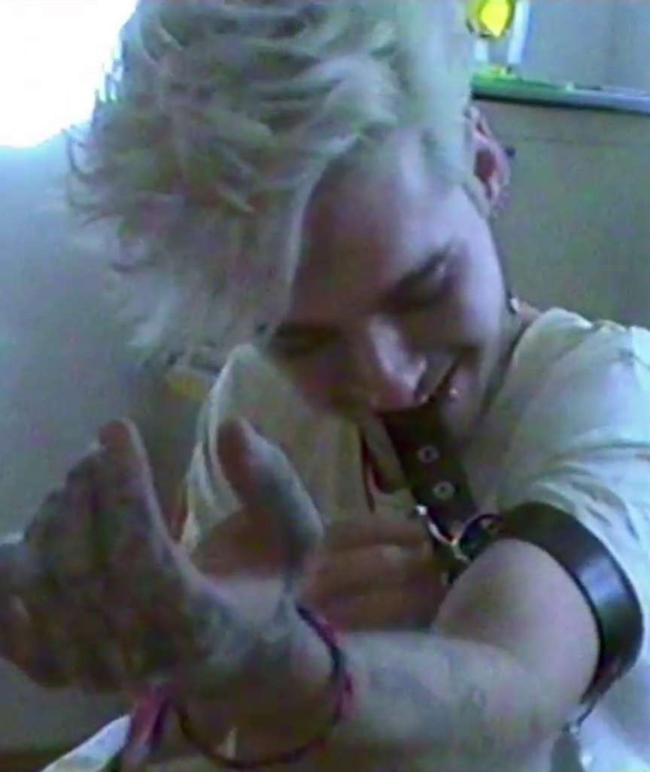 BILD's tweet photo. Heroin! Prostitution! Nackte Tatsachen! Das neue Schock-Video von @tokiohotel. http://t.co/axey4ejUY4 http://t.co/pQLURWvRkN