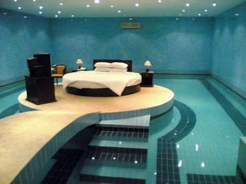 What do you think of this #crazy or #genius? Not good for sleepwalkers we don't think! #amazingswimmingpools #pools