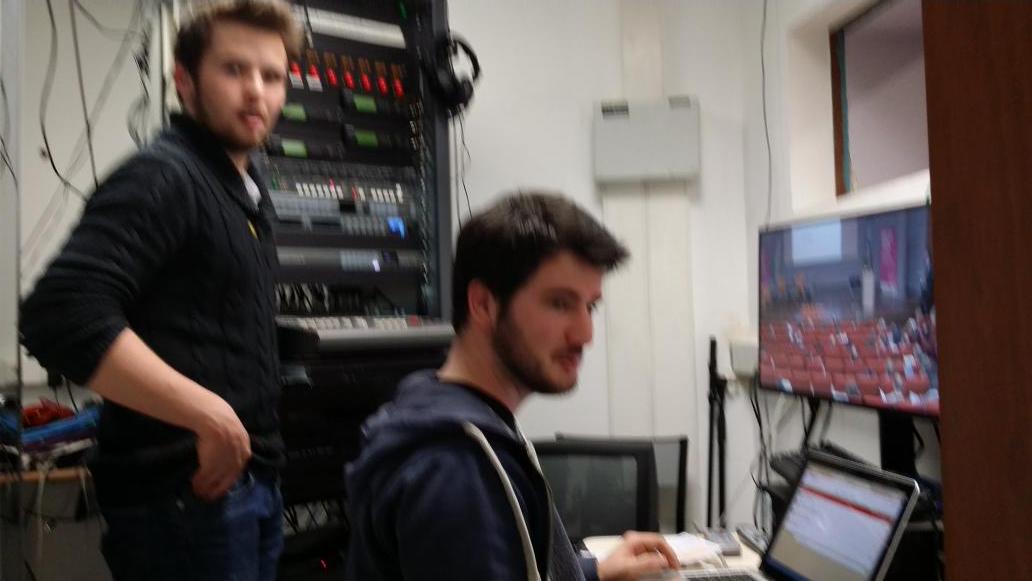 Brest_Iroise's tweet image. @iamromuald et @martin_pierret en régie pour l'Ag du technopole #Brestiroise. Passage du chat @eqwallize au ppt