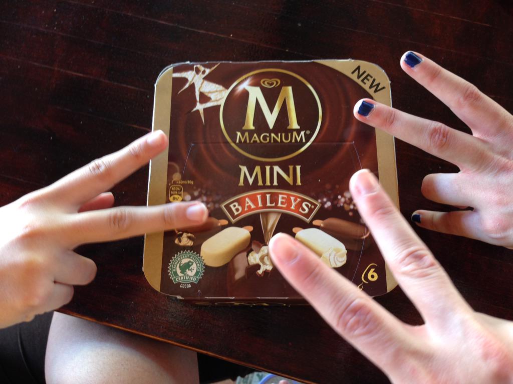 CiaraGC's tweet photo. Postre light para cuerpos light jajaja @Mari_carpe @corina_candel http://t.co/m9IJjHw12C
