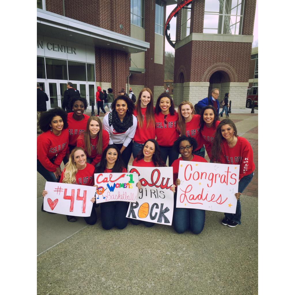 CalUDanceTeam's tweet image. We had so much fun supporting @CalUofPAWBB in the parade today!🏀