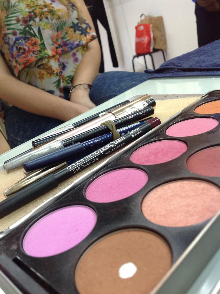 OjodePezFoto's tweet photo. Con @beatrizgt22 iniciando la sesión de fotos. Makeup modo On! http://t.co/6IpTtKcSja