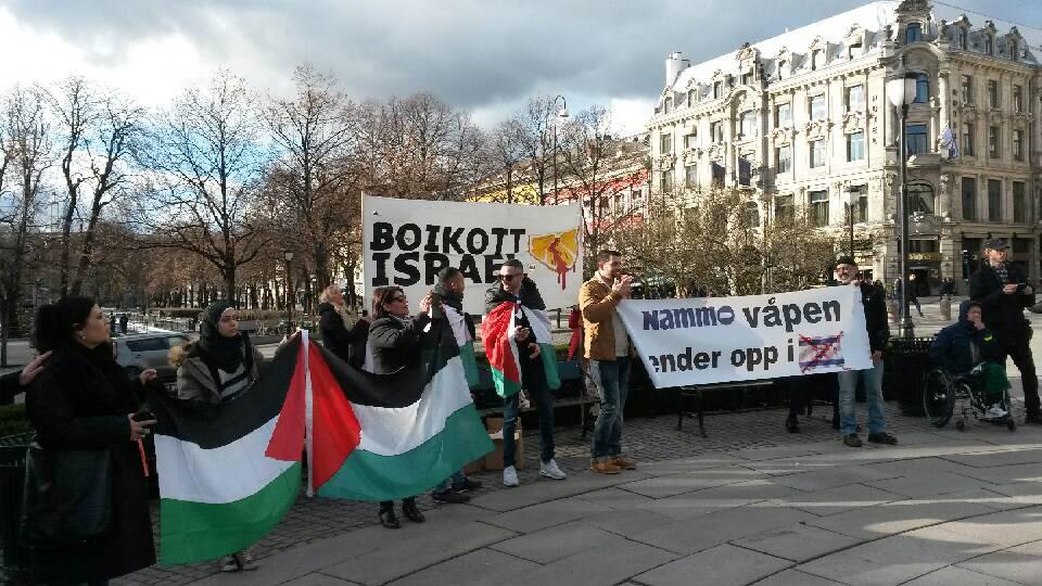 bdsNorway's tweet photo. "Dette er #IDF... Evakuer huset nå" BDS #Norge #Aksjon @Stortinget #PalestineLandDay #Oslo #Norway http://t.co/1FcpUAO6Km