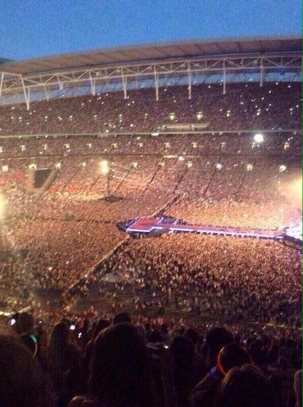 DireMystery's tweet photo. -One direction won
"How?"
-Bc you rted this &amp; showed ur support

I vote for #OneDirection #TheyreTheOne @radiodisney http://t.co/Of3z9Bts6q