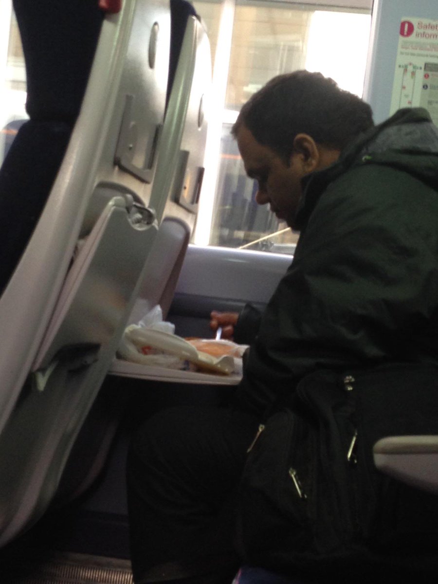 FacialMac's tweet photo. Genuine #FacialMac enjoying soup on the train. #AldiSoup? http://t.co/ruQwQxyenM