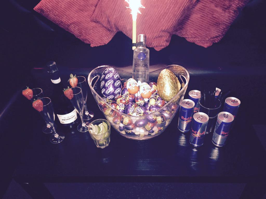 MacsPreston's tweet photo. *Competition*

Guess the number of eggs in this photo to win this table for Thursday 

Simply Guess + RT http://t.co/VAzyBU5o8N
