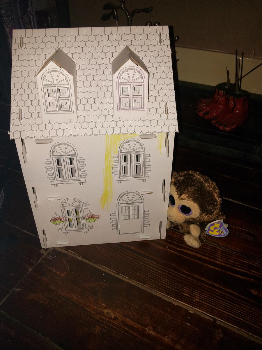 coconutontour's tweet photo. I builded a house :-) #monkeybuilder #thugmonkey #surpriserebecca http://t.co/qWipu3Tmt6