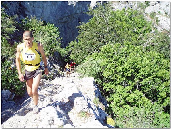 ENDU_MAG's tweet image. Signes #Trail 5th manche des trails de provence 2015 avec fabien Antolinos @Mizuno_Running trails-endurance.com/?p=49936