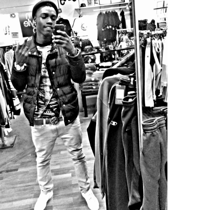 Nolackin_Raj's tweet photo. Ran to the mall for my lunch break yesterday ππΈ #beeneating π―π― http://t.co/qSt6jfV7Ju