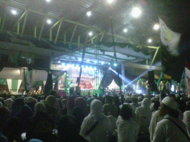 SarifCSJ's tweet photo. #101Malang #MalangKipa.#AremaBermunajat http://t.co/a0xssfbONK