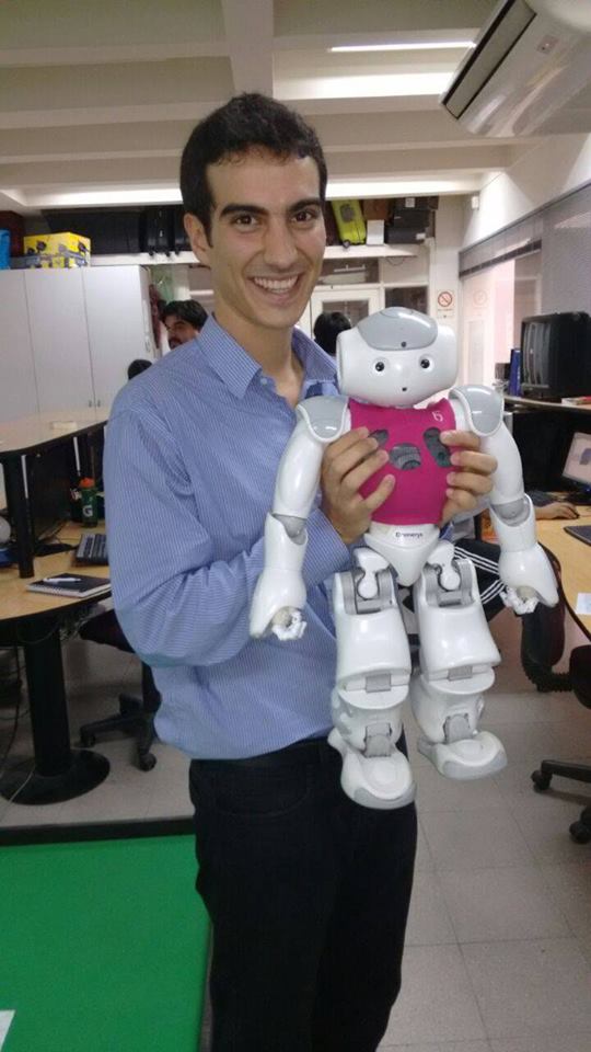 robotics_day's tweet photo. Feliz martes! Conozcan a New. El pequeño juega fútbol mejor que muchos! No te lo pierdas en Robotics Day! #RobotsRock http://t.co/lXVSkSNIPp
