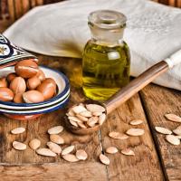 LallafatemaNet's tweet photo. كيف يمكنك استخدام زيت أركان لعلاج الشعر وإخفاء التجاعيد http://t.co/6YT1oGPlKz http://t.co/bCwolEYC7M
