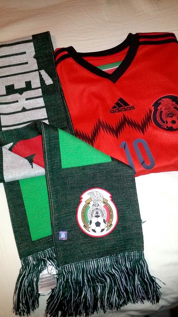 notyulisakaret's tweet photo. Lista para el partido! @miseleccionmx #ElVerdeSeLlevaEnElCorazon #PasiónQueNosUne #ConfioEnTri #ContigoSiempre http://t.co/15O63vu4rQ