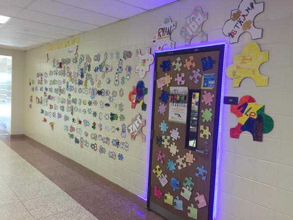 KimLynnClark's tweet photo. Mr. Beaton's class raising autism awareness with a glow! @pinelandsjhs #prjhs @stbeaton http://t.co/3ubbbbIYiV