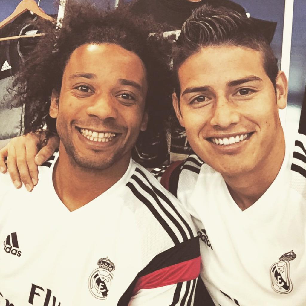 MarceloM12's tweet photo. Meu irmaozinho @jamesrodriguez10 👋👊💪 http://t.co/EdvxwZBkYK