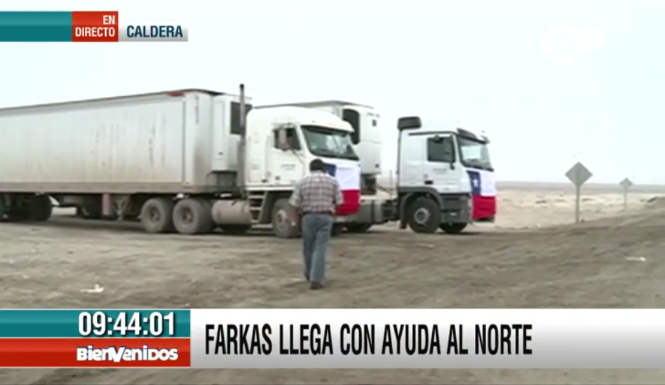 tudia_13's tweet photo. AHORA | Llegan los 9 CAMIONES de @leonardofarkas con toneladas de ayuda para nortinos. EN VIVO #Bienvenidos13 http://t.co/mcWehASku0