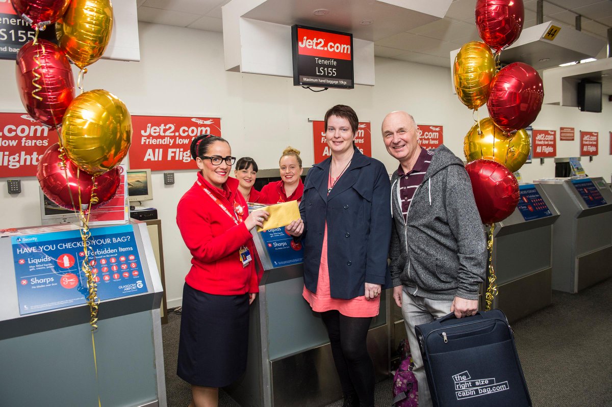 GLA_Airport's tweet image. Celebrating one million customers @jet2tweets treated passengers @GLA_Airport to spot prizes upon check-in. Congrats!