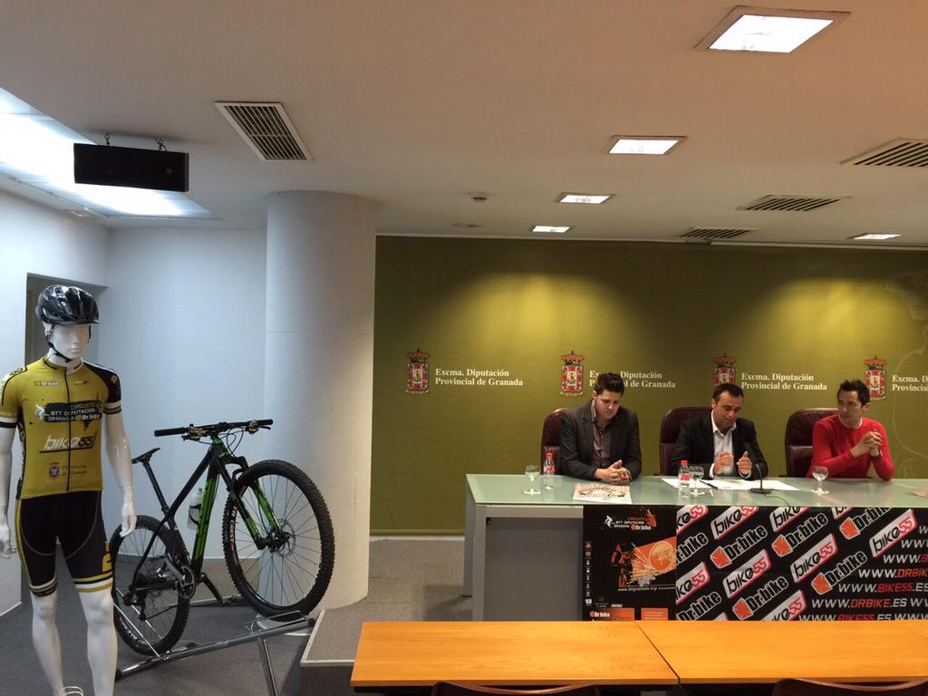 ERICESCOBEDO's tweet photo. Presentación del II @OpenLanjaron y circuito diputación de Granada @dipgra @SebastianGR1965 @franalhendin http://t.co/91DaivfOZQ