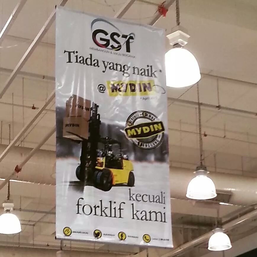 MydinMalaysia's tweet photo. #GST. Harga barang naik??
Tidak di #MYDIN! Hanya #forklif kami yang naik 😉 #HargaTakNaik @ameermydin @SabaFM http://t.co/XQblKhQA7W