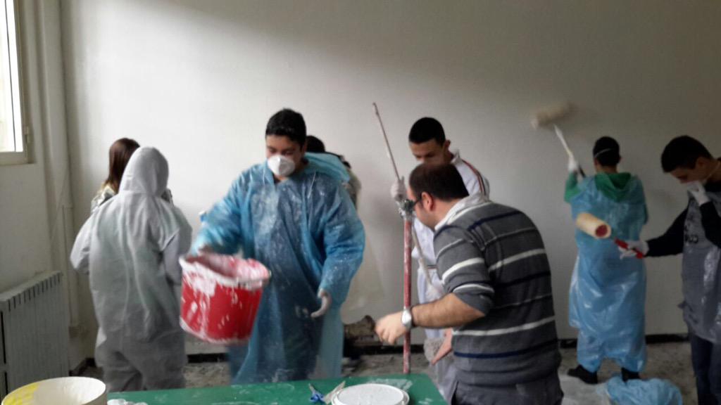 alea70's tweet photo. #Buonascuola alunni scuola media realizzano graffito #scuoladelfare @Mingus2011B @lucianopes @amameli @latiranna http://t.co/42RE8LoOoK