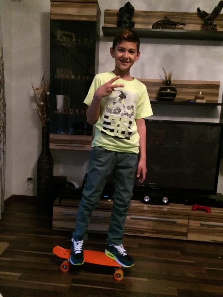 DiolenRami's tweet photo. Ich habe heute geburtstag jajajajaj (;(;((((;;;;(;(((; bien 10 http://t.co/pZfVnvGOSy