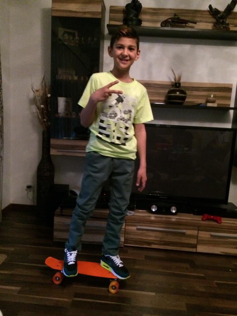 DiolenRami's tweet photo. Ich habe heute geburtstag jajajajaj (;(;((((;;;;(;(((; bien 10 http://t.co/pZfVnvGOSy