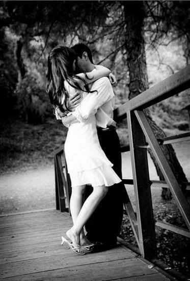 ayed123428's tweet image. انت الغلا في صمت قلبي مع البوح ..  وانت الذي والله .. ما اقوىء غيابہ ..