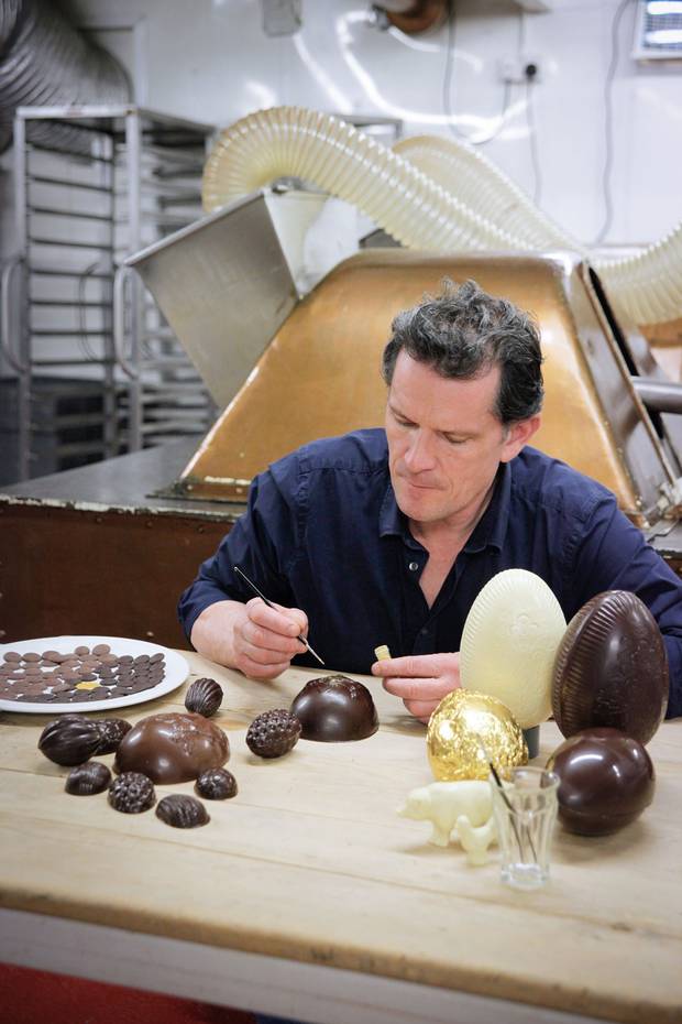 Independent's tweet image. How to make your own Easter egg ind.pn/1Nr8Mim