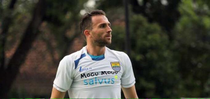 Cetak Hattrick, Ilija Spasojevic Beri Warna Baru Untuk Persib Bandung bit.ly/1DeNOAh #infoBDG