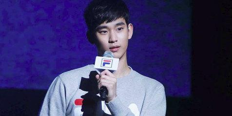 [Foto] Pasca Jadi Alien, Kim Soo Hyun Kini Jadi Pilot Ganteng mdk.to/9jhW-lil