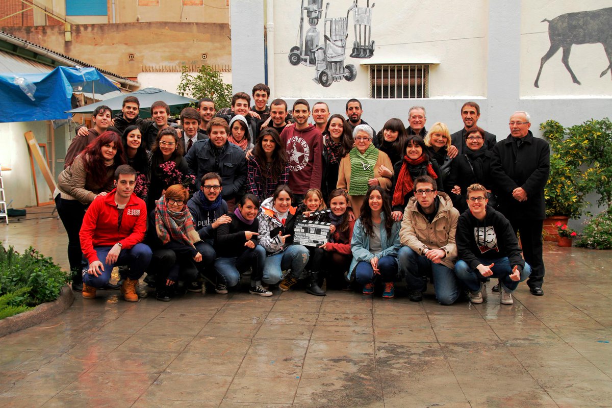 quartofilms's tweet photo. ¡Hoy hace un año que se rodó el corto "Morir viviendo" y lo celebramos publicando la foto de equipo! #morirviviendo http://t.co/1zJEE8o6Rw