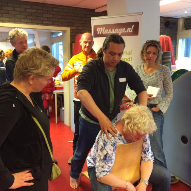 Onze netwerkborrel was een groot succes met masseurs uit het hele land en demonstraties van oa. Imas Trainingen.