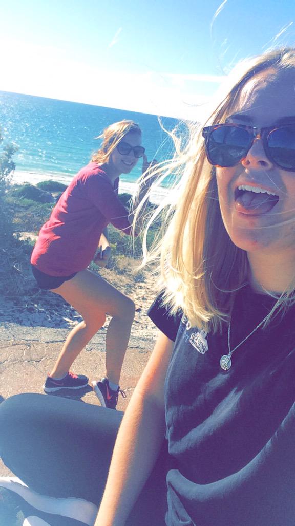 Georgia_anne97's tweet photo. Beach walks today ☺️☀️ http://t.co/nPMaPzdWWu