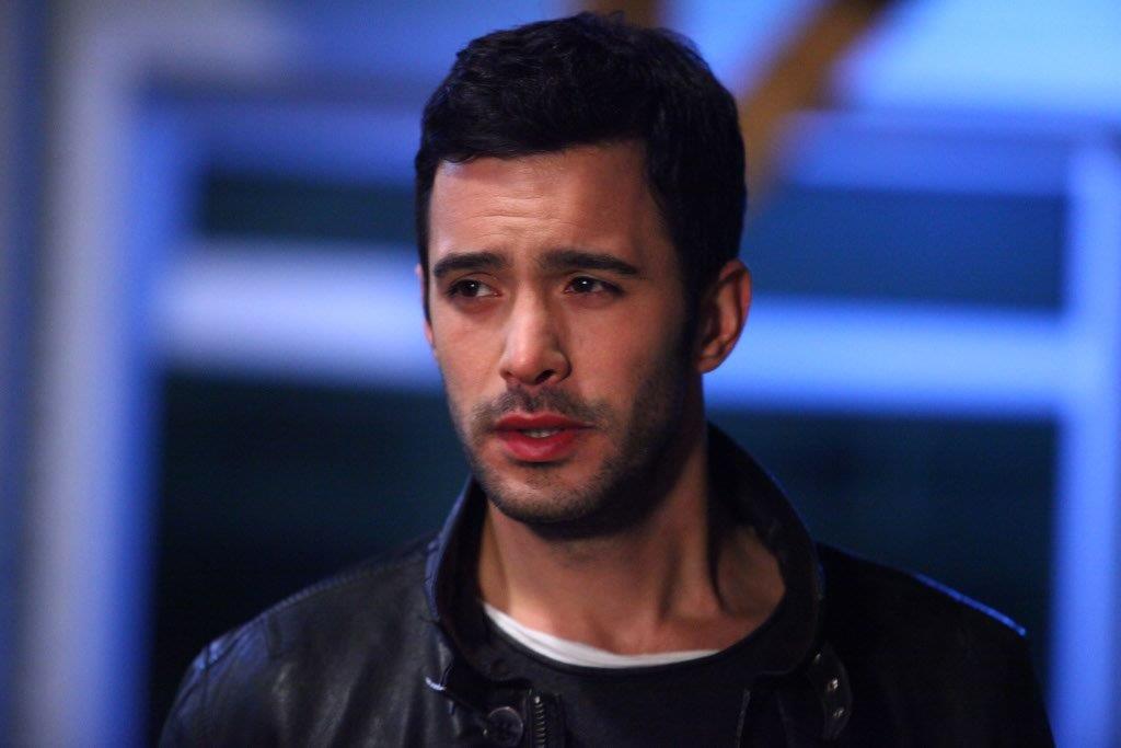 Tekin, Yağmur'a olan sevgisini herkese söylemeye karar veriyor.
#raconailemiçinveda