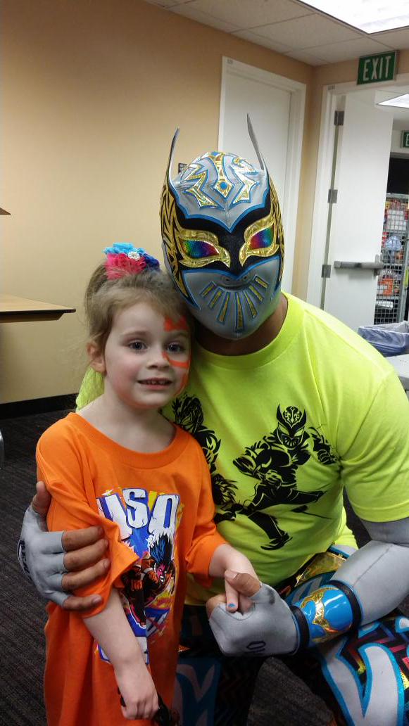 TheJenBunny's tweet image. @HappySpawn was over the moon to finally get a pic with @SinCaraWWE. #WWESanJose #RawisElla #WWE #LuchaLuchaLucha