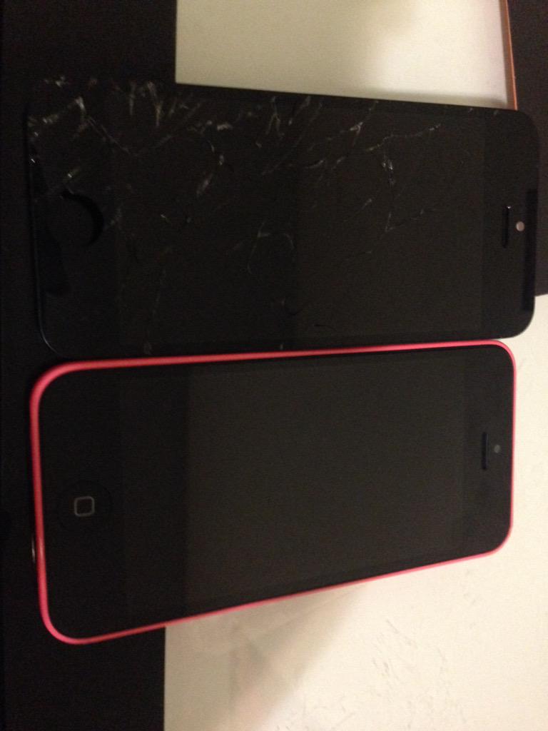 UCrack_QFix's tweet photo. Been busy lately iPhone 5c shattered, iPhone 5s home button, iPad 3 cracked.📱💻
Spread the word

#UCQF http://t.co/EgU1XpMOP5