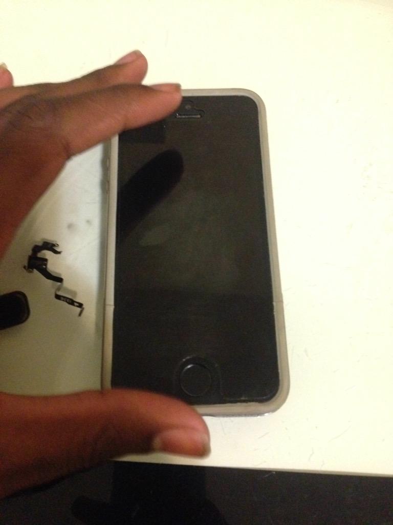 UCrack_QFix's tweet photo. Been busy lately iPhone 5c shattered, iPhone 5s home button, iPad 3 cracked.📱💻
Spread the word

#UCQF http://t.co/EgU1XpMOP5