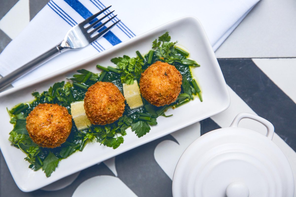ThrillistSEA's tweet photo. The 10 Best New Bars &amp; Restaurants in Seattle Right Now: http://t.co/LcHPdDScsT http://t.co/rxMtLMNaHk