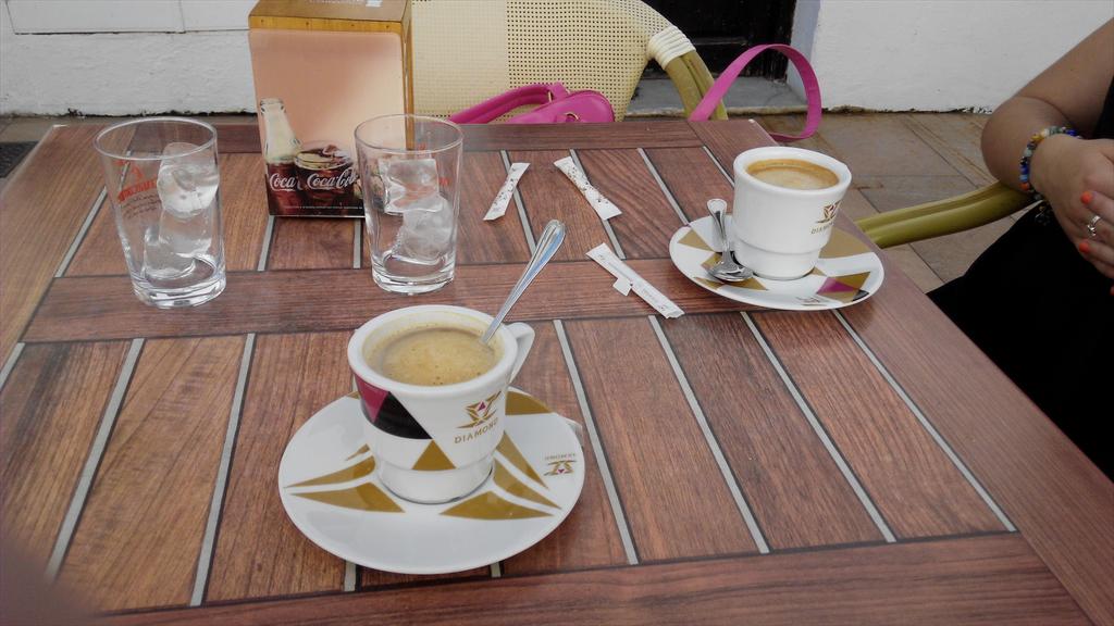 INMAMAKU's tweet photo. Cafelito en Córdoba con @Fran4408 y ahora Semana Santa!! A 30 grados!! http://t.co/a6z5TnSly5