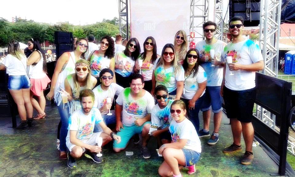 morphinecxs's tweet photo. E assim foi o clima da Holi Festival em Santa Cruz, agora chegou a vez de Torres -RS dia 04/04 e Lages -SC dia 05/04 http://t.co/hv7Qw54pwG
