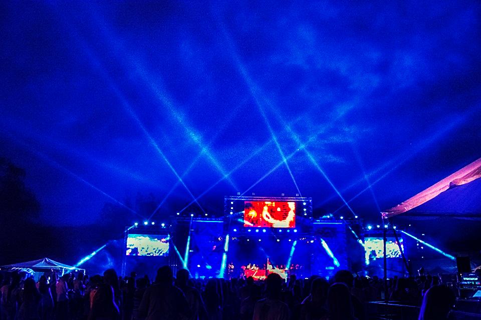 morphinecxs's tweet photo. E assim foi o clima da Holi Festival em Santa Cruz, agora chegou a vez de Torres -RS dia 04/04 e Lages -SC dia 05/04 http://t.co/hv7Qw54pwG