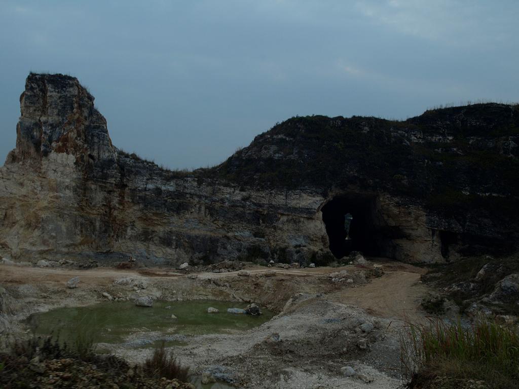 Seperti ini Pegunungan Kendeng masa depan jika Tambang Karst &amp; Pabrik Semen beroperasi. @ Citerep Bogor. #DemiRembang