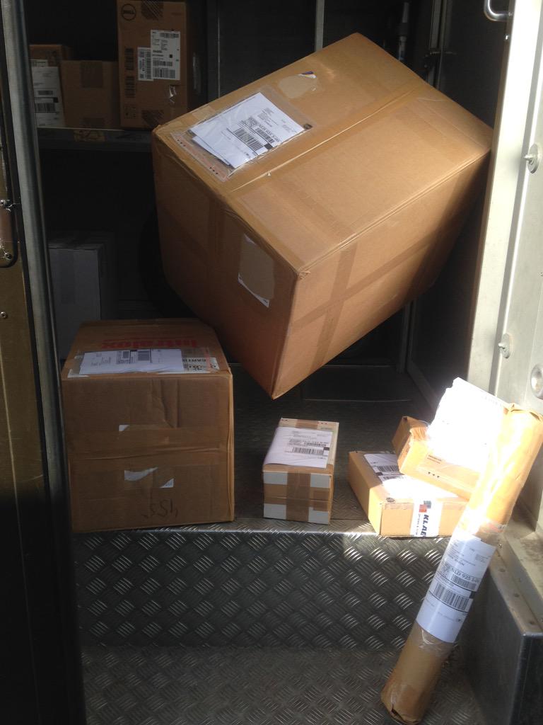 KlabbersTS's tweet photo. UPS is weer blij met al onze pakketjes . En morgen weer een dag #werkplezier = ook service http://t.co/rM1KGClOpw
