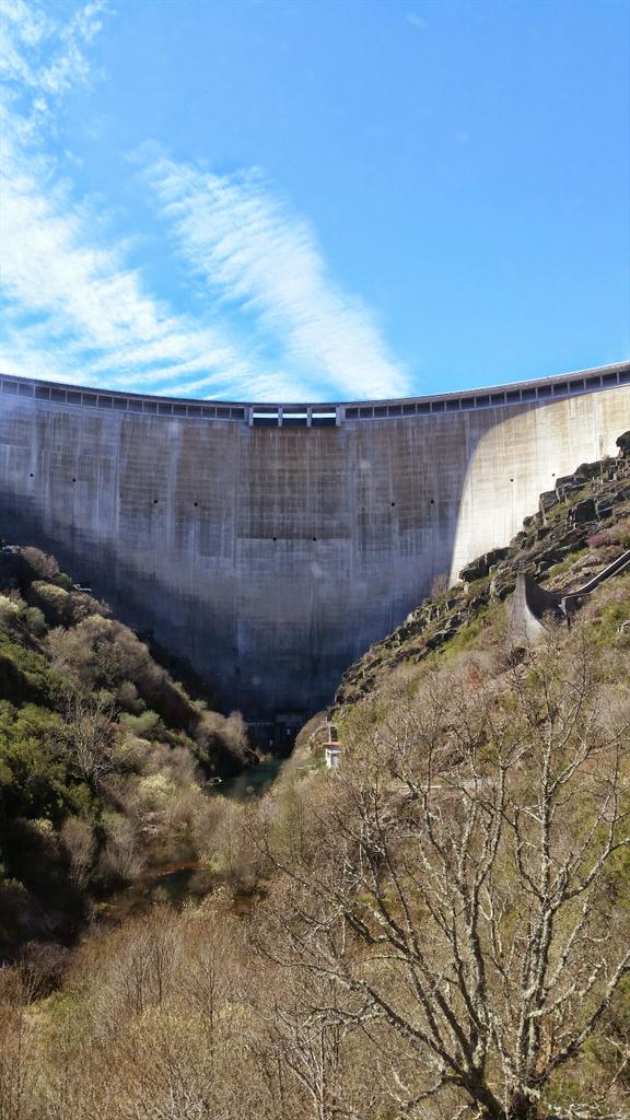 LorenzOurense's tweet photo. #Ourense é unha Provincia moi rica en paisaxes e tesouros coma estes #OInvernadoiro #VilariñoDeConso #GaliciaCalidade http://t.co/kq3Ygzv1FW